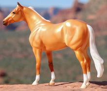 Load image into Gallery viewer, Breyer Traditional Ideal Series - PALOMINO