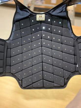 Load image into Gallery viewer, Vipa Groundsman Vest - MEDIUM &amp; LARGE- 20 mm
