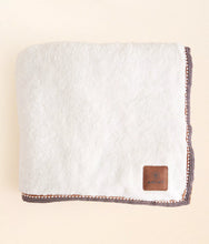 Load image into Gallery viewer, Snuggle Blanket - Ariat - Appaloosa 120 cm x 152 cm
