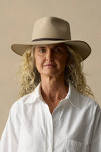 Load image into Gallery viewer, Akubra - Cattleman - SAND - ASSORTED SIZES
